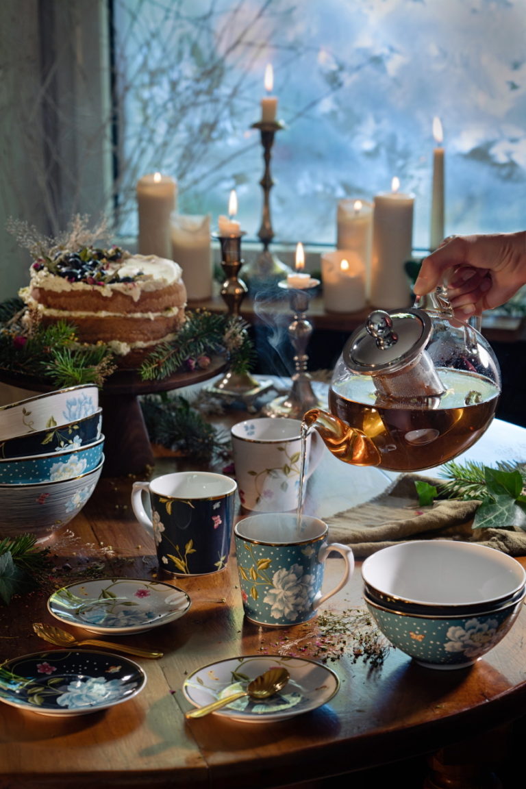 photo art de la table autour du thé à Noël