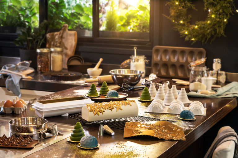 photo culinaire préparation en cuisine : buche de Noël et chocolat